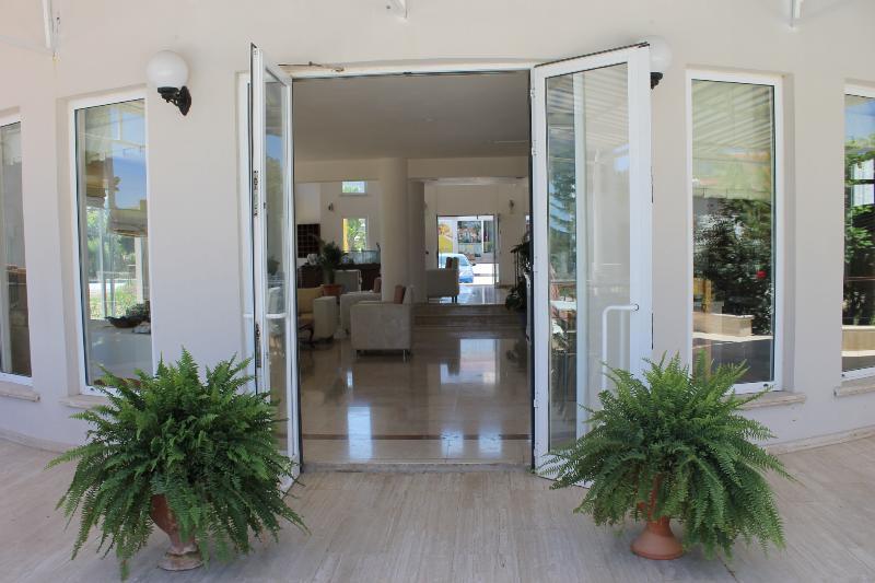 The Prince Inn Hotel & Villas Agios Georgios  Exterior photo
